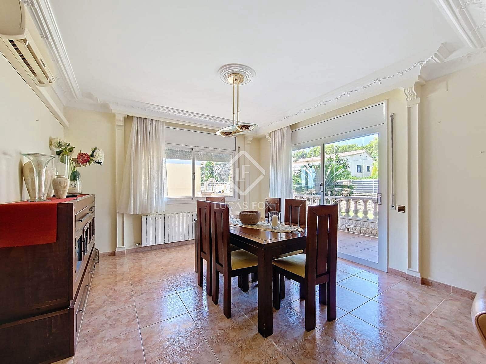 4 slaapkamer Villa te koop in Cunit met zwembad garage - € 660.000 (Ref: 9125909)