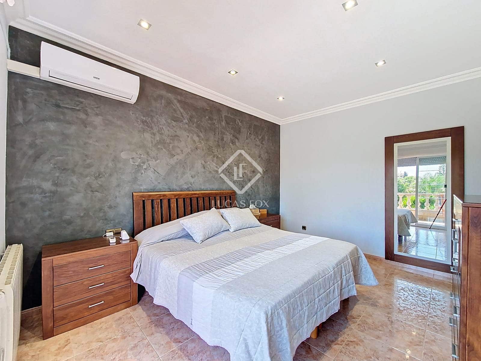 4 slaapkamer Villa te koop in Cunit met zwembad garage - € 660.000 (Ref: 9125909)