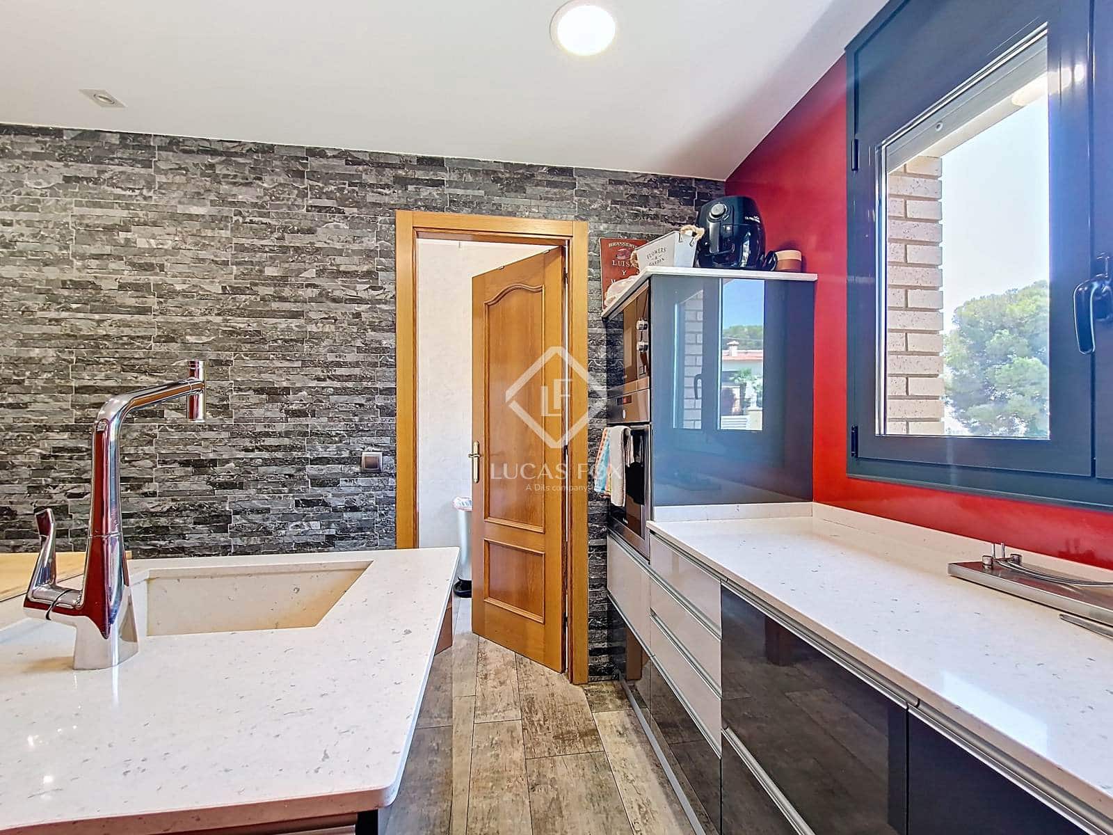 4 slaapkamer Villa te koop in Cunit met zwembad garage - € 660.000 (Ref: 9125909)