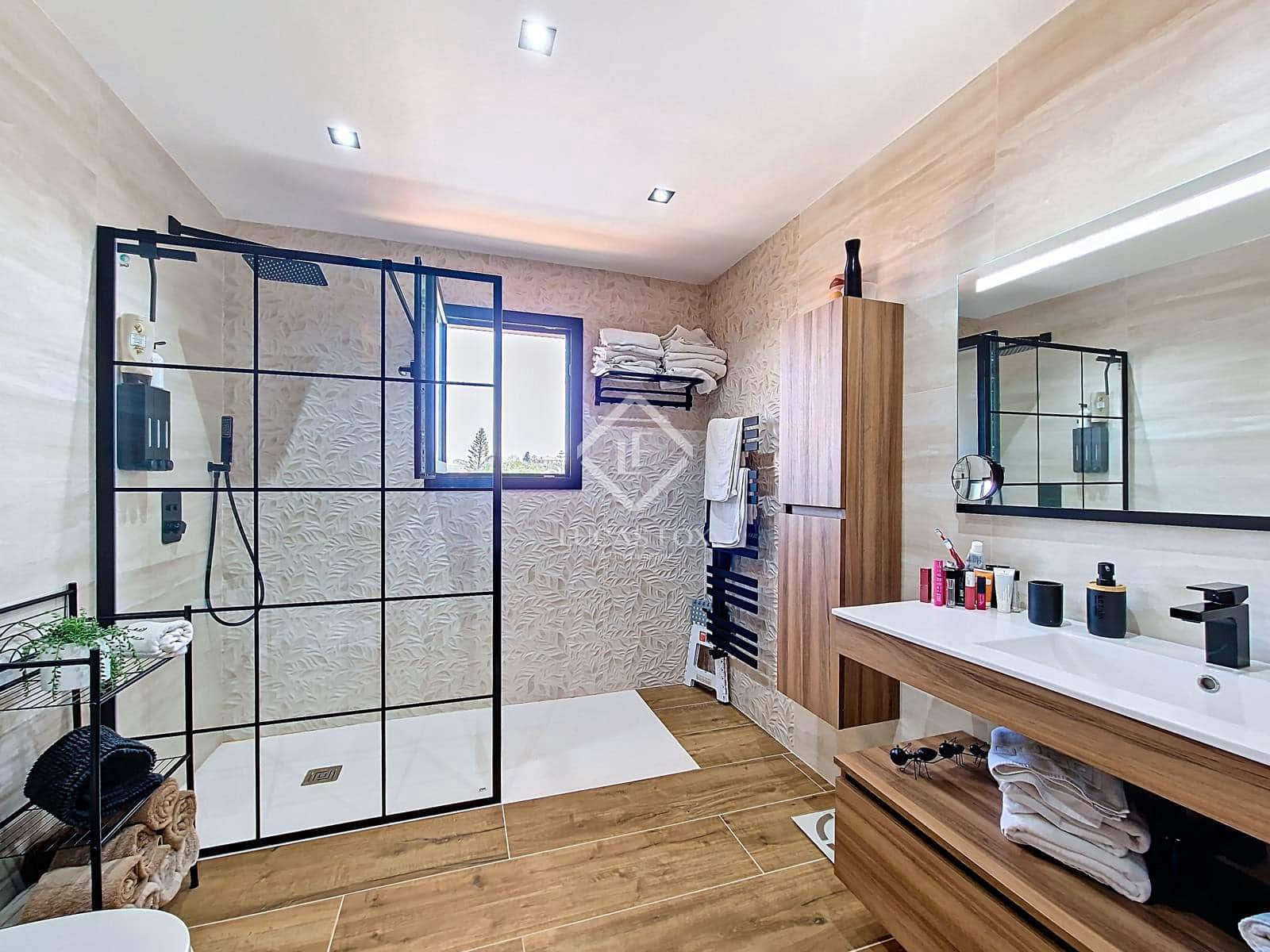 4 slaapkamer Villa te koop in Cunit met zwembad garage - € 660.000 (Ref: 9125909)