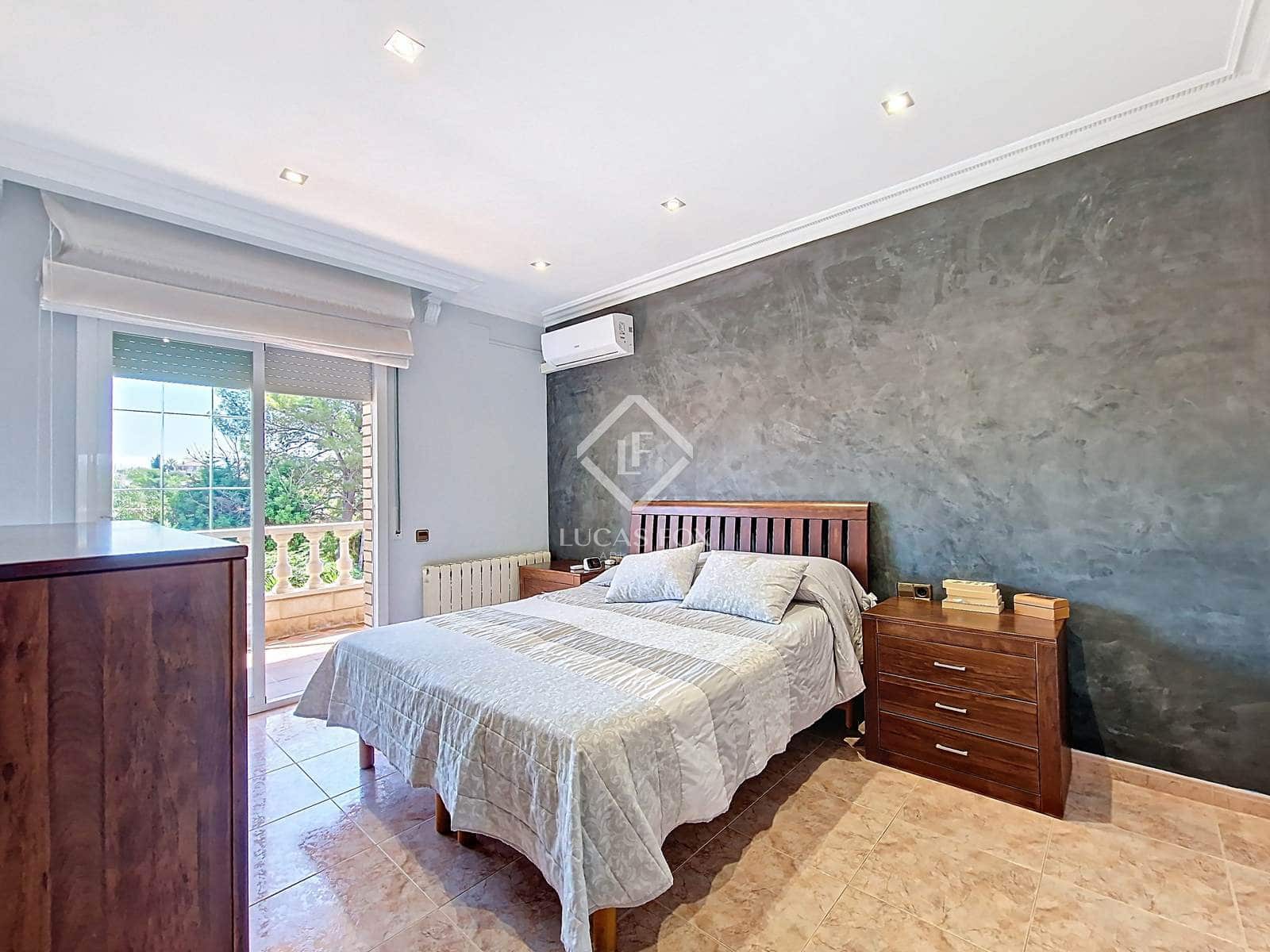 4 slaapkamer Villa te koop in Cunit met zwembad garage - € 660.000 (Ref: 9125909)