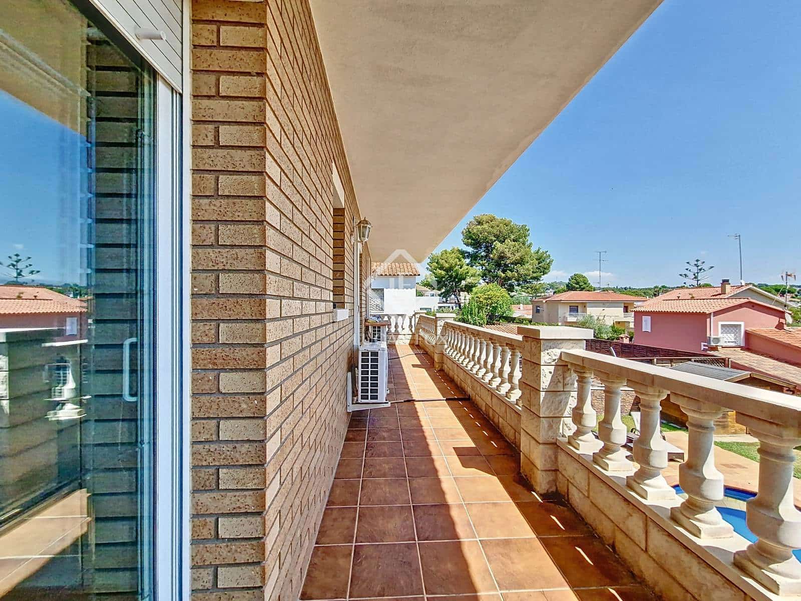 4 slaapkamer Villa te koop in Cunit met zwembad garage - € 660.000 (Ref: 9125909)