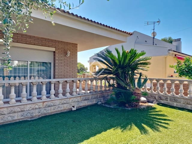 4 bedroom Villa for sale in Cunit with pool garage - € 660,000 (Ref: 9125909)