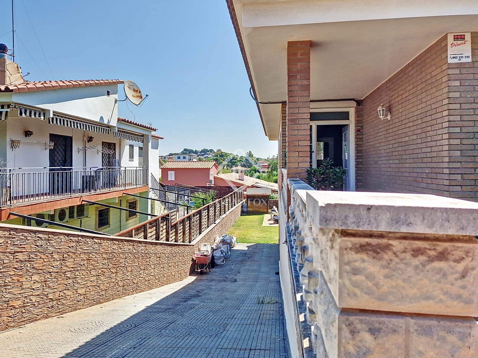 4 slaapkamer Villa te koop in Cunit met zwembad garage - € 660.000 (Ref: 9125909)