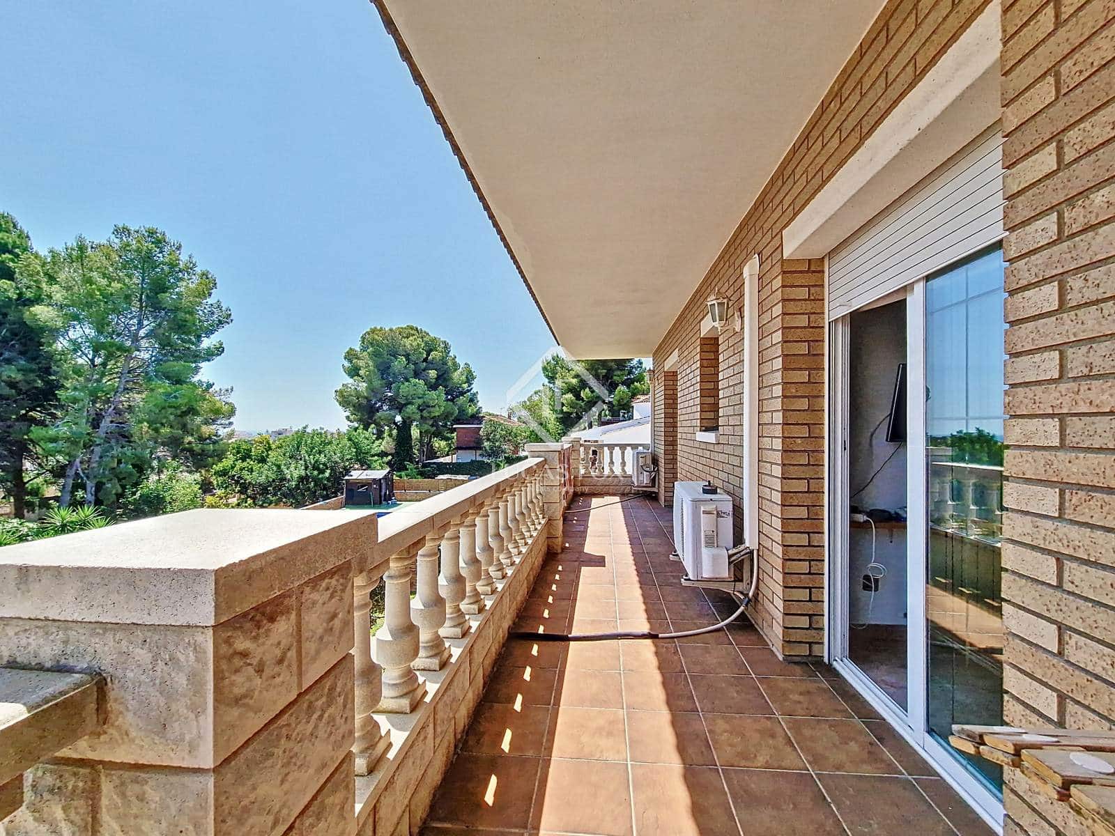 4 slaapkamer Villa te koop in Cunit met zwembad garage - € 660.000 (Ref: 9125909)