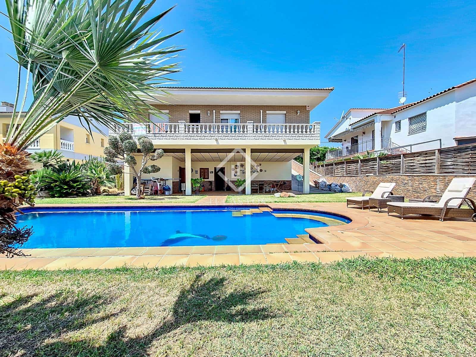 4 slaapkamer Villa te koop in Cunit met zwembad garage - € 660.000 (Ref: 9125909)