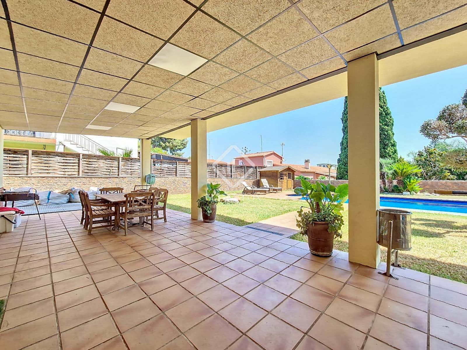 4 slaapkamer Villa te koop in Cunit met zwembad garage - € 660.000 (Ref: 9125909)