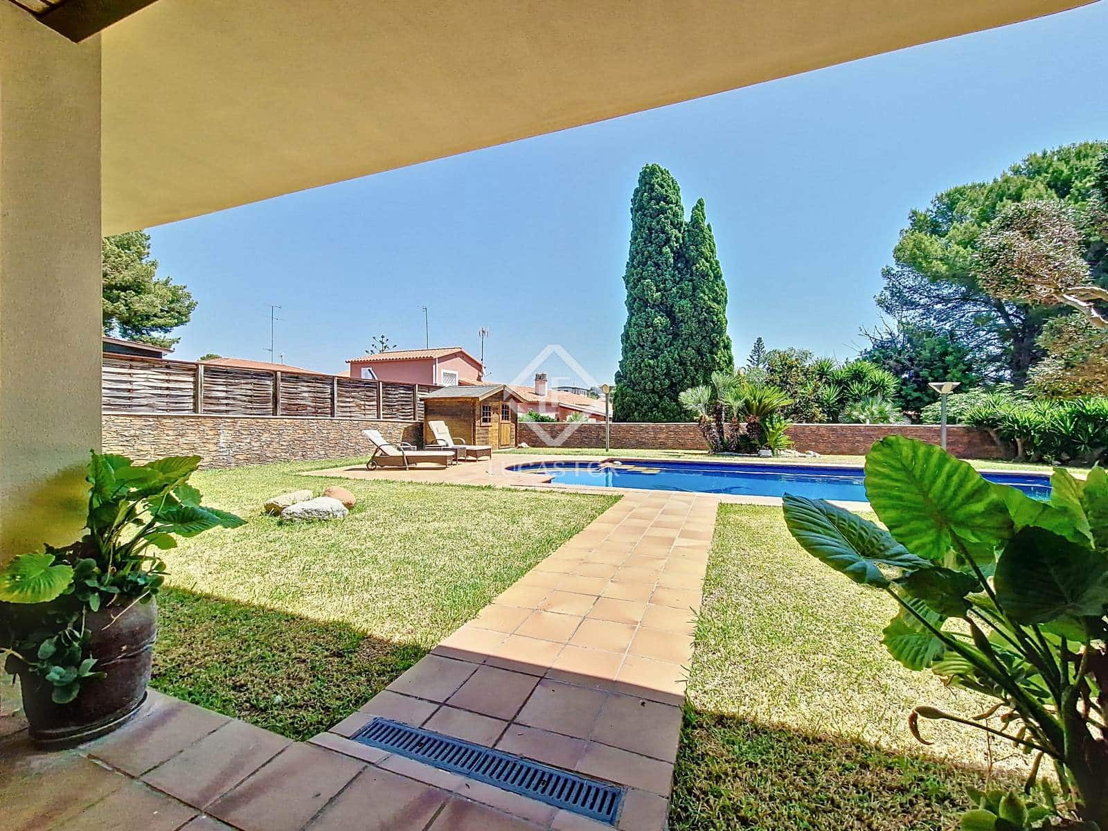 4 slaapkamer Villa te koop in Cunit met zwembad garage - € 660.000 (Ref: 9125909)