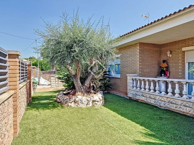 4 bedroom Villa for sale in Cunit with pool garage - € 660,000 (Ref: 9125909)