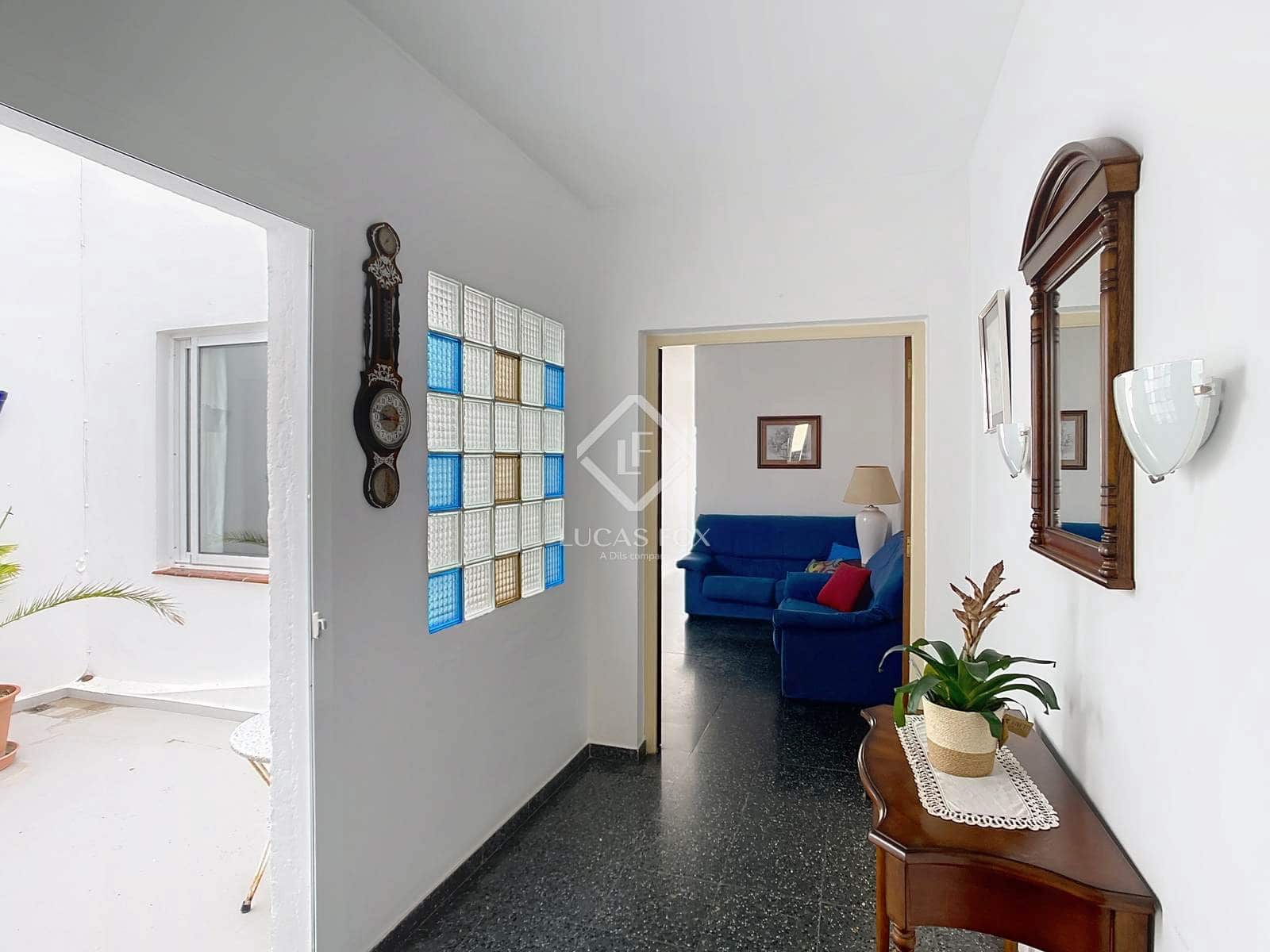 4 slaapkamer Villa te koop in Ciutadella de Menorca met garage - € 689.000 (Ref: 9125910)