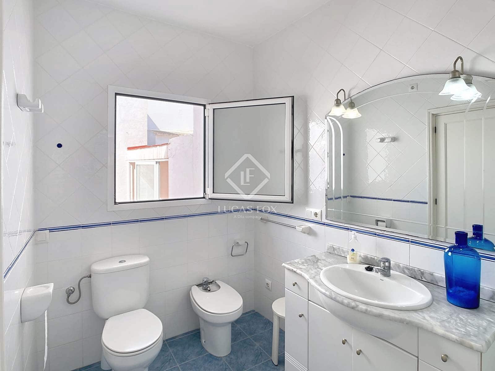 4 slaapkamer Villa te koop in Ciutadella de Menorca met garage - € 689.000 (Ref: 9125910)