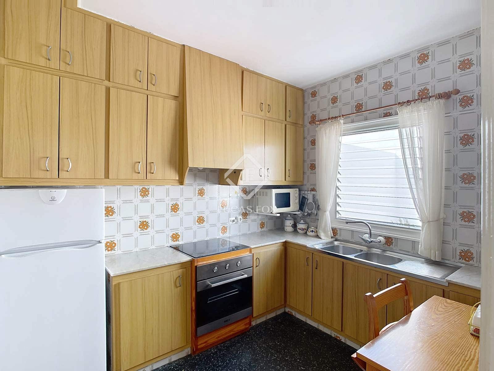 4 slaapkamer Villa te koop in Ciutadella de Menorca met garage - € 689.000 (Ref: 9125910)