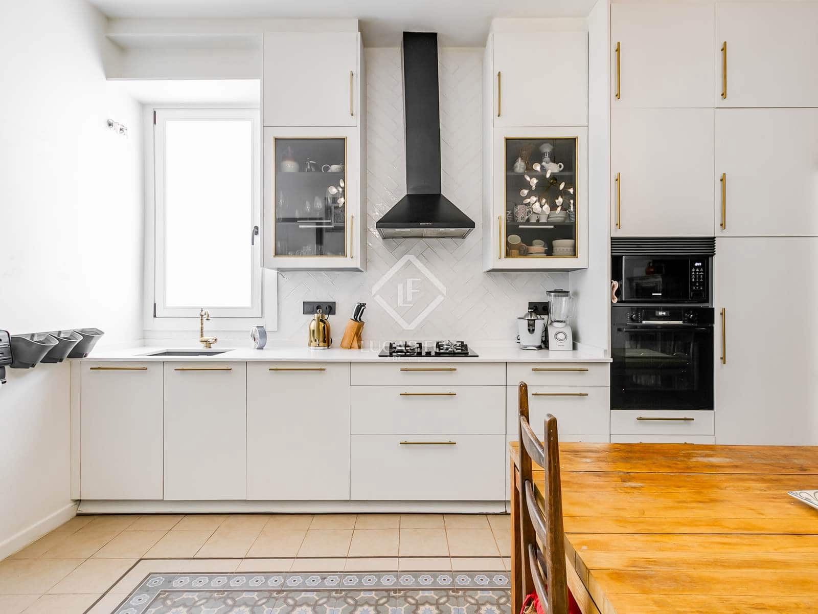 3 soveværelse Lejlighed til salg i Madrid by - € 2.040.000 (Ref: 9126096)