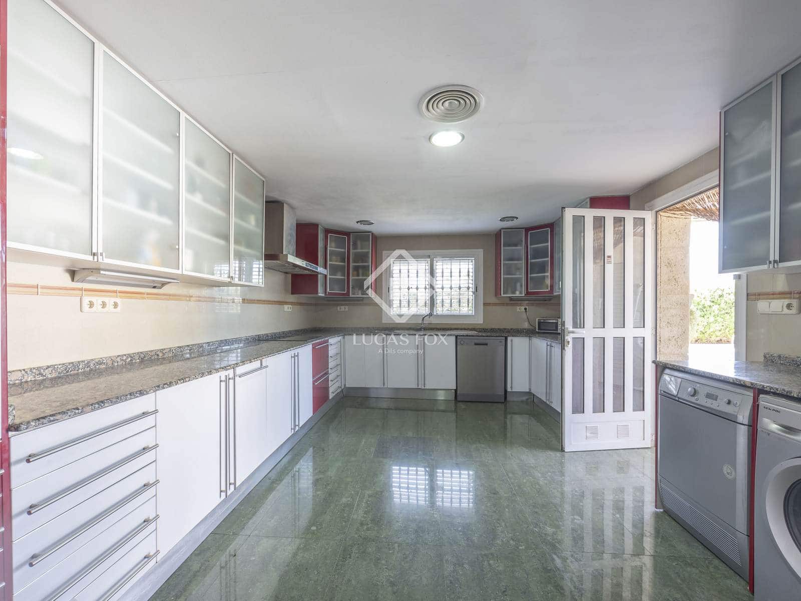 7 soveværelse Villa til salg i La Pobla de Vallbona med swimmingpool garage - € 795.000 (Ref: 9126194)