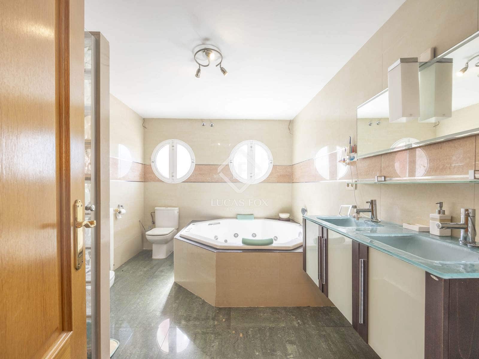 7 soveværelse Villa til salg i La Pobla de Vallbona med swimmingpool garage - € 795.000 (Ref: 9126194)