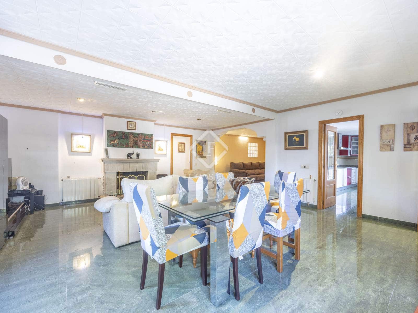 7 soveværelse Villa til salg i La Pobla de Vallbona med swimmingpool garage - € 795.000 (Ref: 9126194)