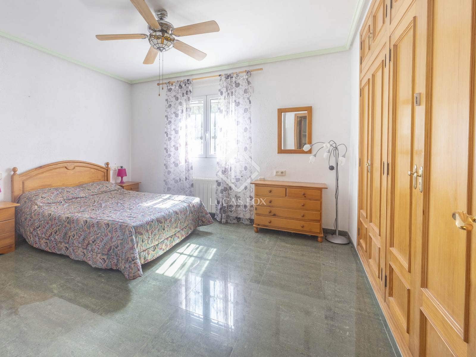 7 soveværelse Villa til salg i La Pobla de Vallbona med swimmingpool garage - € 795.000 (Ref: 9126194)