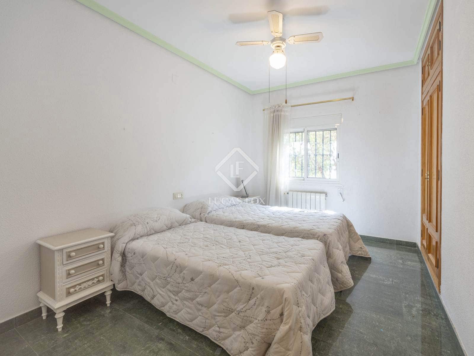 7 soveværelse Villa til salg i La Pobla de Vallbona med swimmingpool garage - € 795.000 (Ref: 9126194)