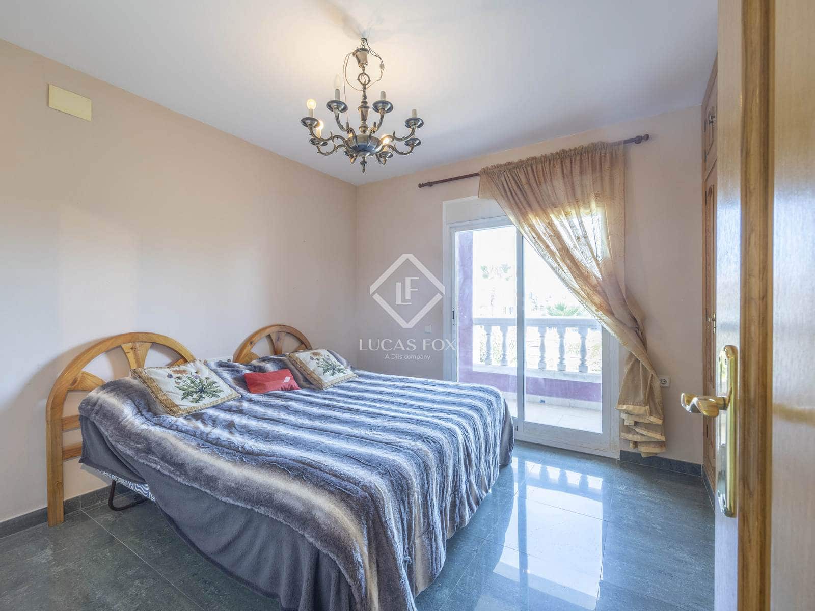 7 soveværelse Villa til salg i La Pobla de Vallbona med swimmingpool garage - € 795.000 (Ref: 9126194)