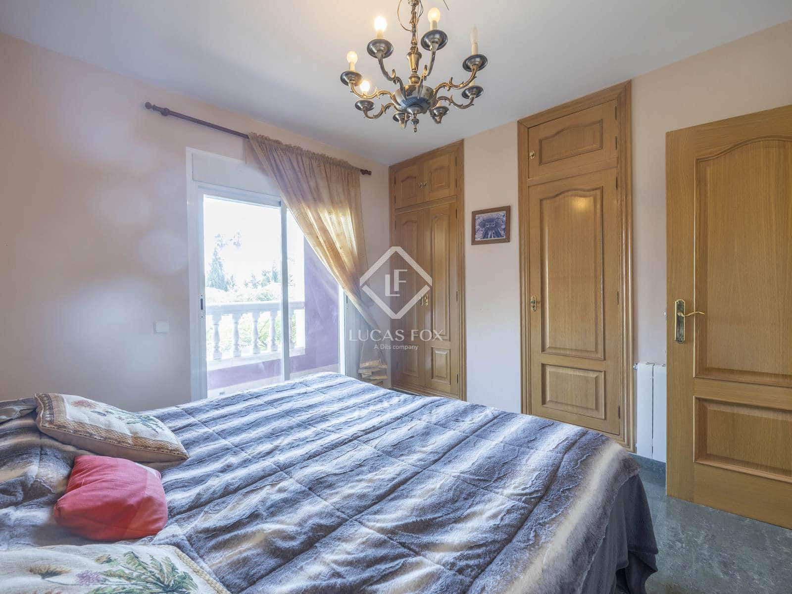 7 soveværelse Villa til salg i La Pobla de Vallbona med swimmingpool garage - € 795.000 (Ref: 9126194)