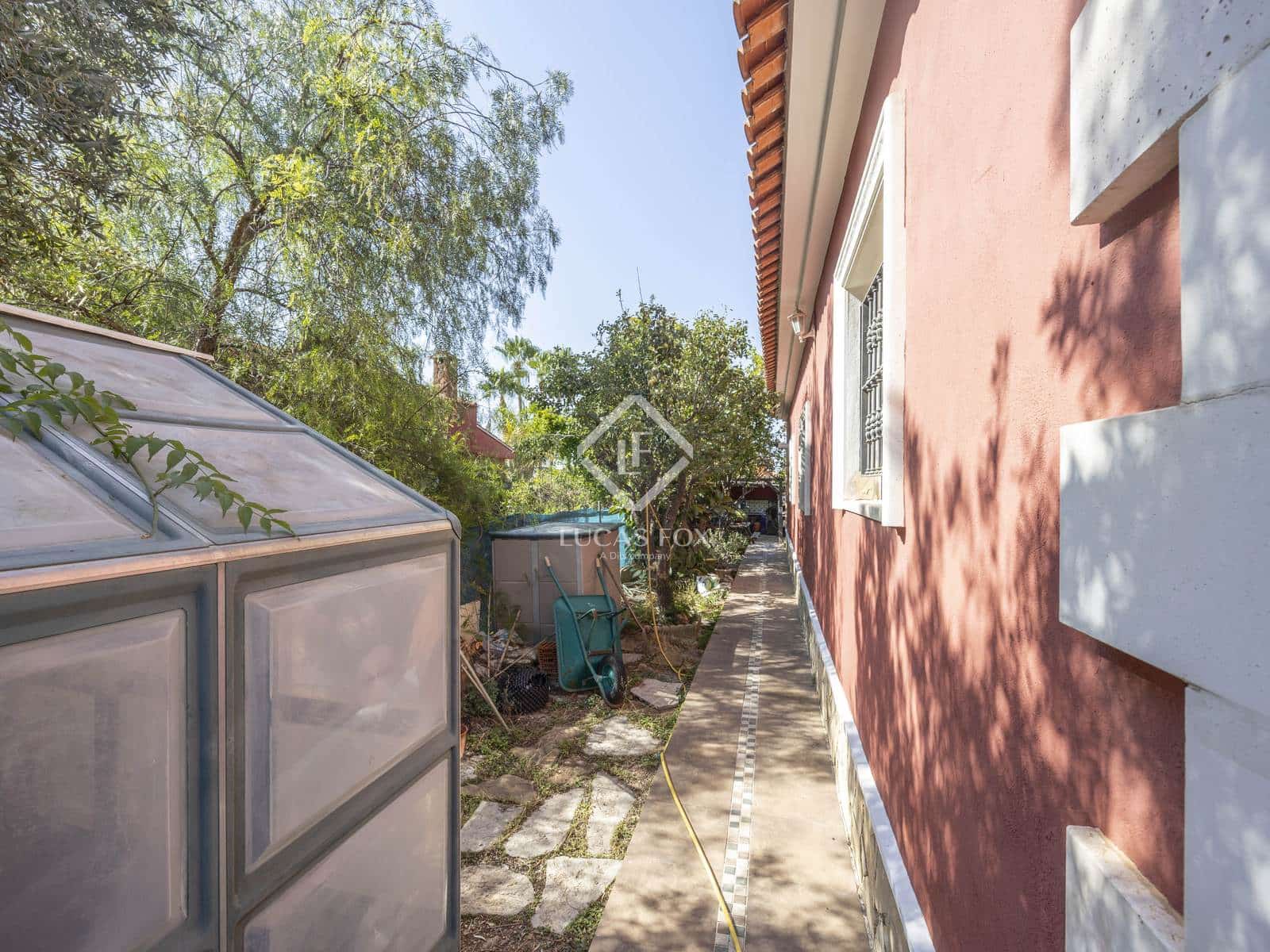 7 soveværelse Villa til salg i La Pobla de Vallbona med swimmingpool garage - € 795.000 (Ref: 9126194)