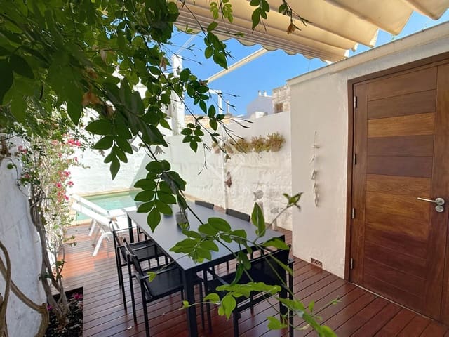 4 slaapkamer Villa te koop in Ciutadella de Menorca met zwembad - € 1.095.000 (Ref: 9126306)