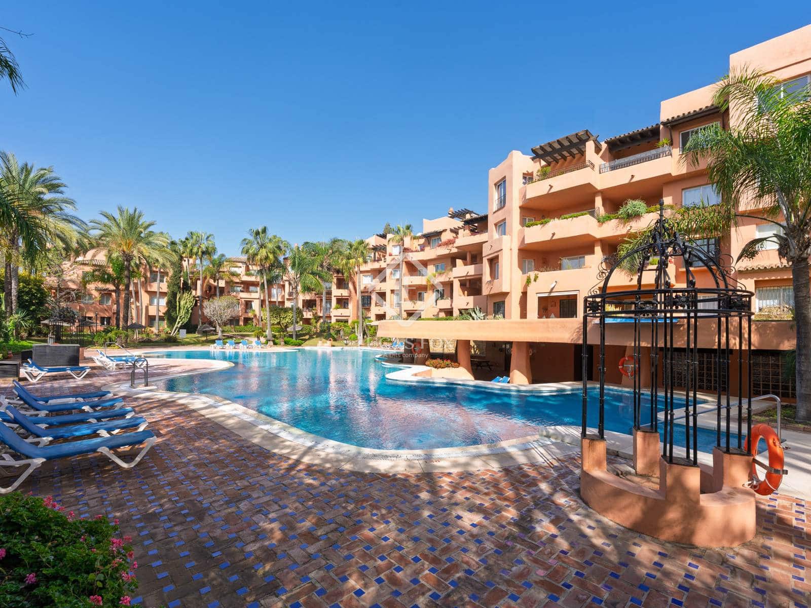 2 Zimmer Apartment zu verkaufen in Marbella mit Pool Garage - 1.120.000 € (Ref: 9127001)