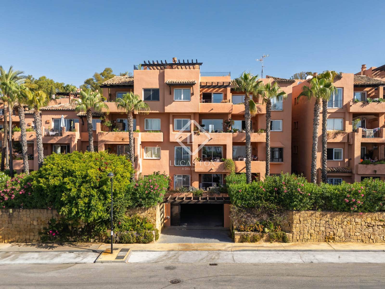 2 Zimmer Apartment zu verkaufen in Marbella mit Pool Garage - 1.120.000 € (Ref: 9127001)