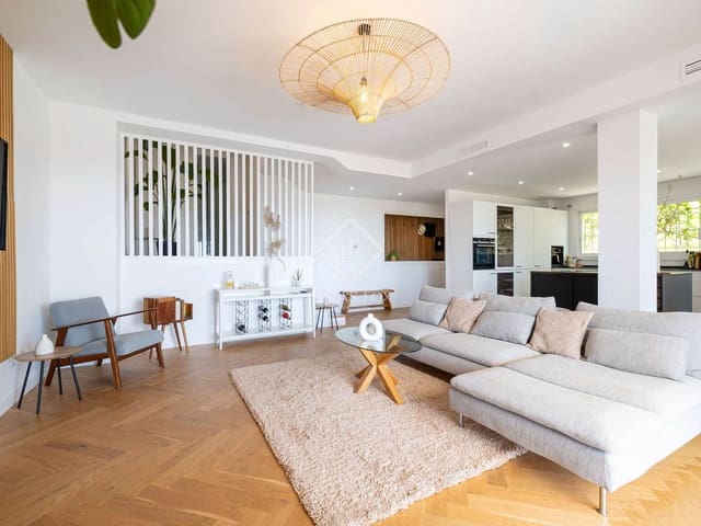 3 sypialnia Penthouse na sprzedaż w Nueva Andalucia, Marbella z basenem garażem - 1 145 000 € (Ref: 9129016)