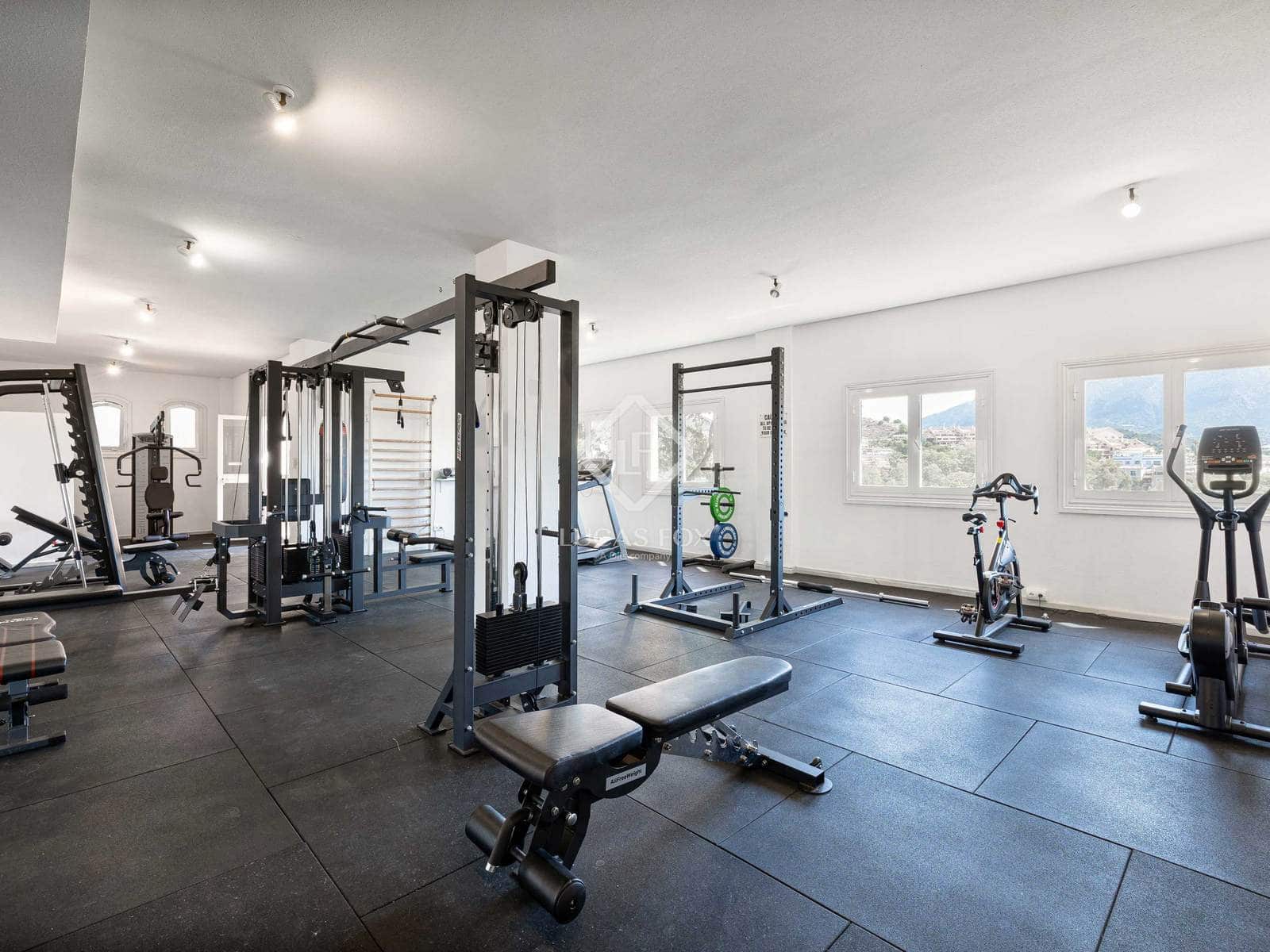 3 sypialnia Penthouse na sprzedaż w Nueva Andalucia z basenem garażem - 1 145 000 € (Ref: 9129016)