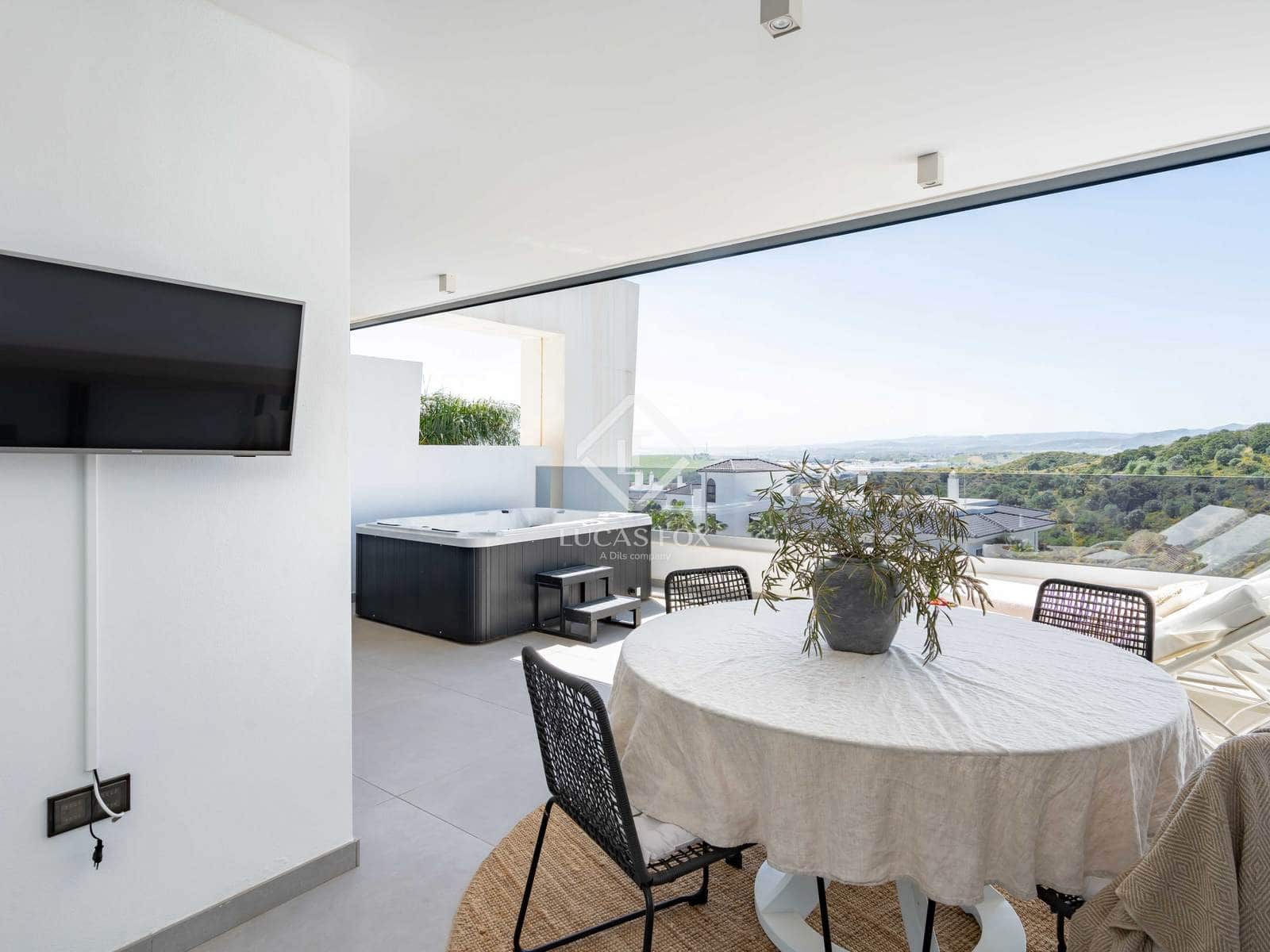 2 Zimmer Apartment zu verkaufen in Estepona mit Pool Garage - 650.000 € (Ref: 9131153)