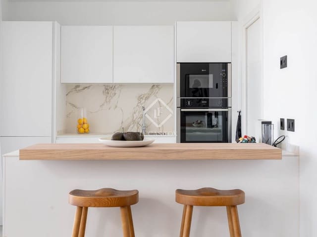 2 Zimmer Apartment zu verkaufen in Estepona mit Pool Garage - 650.000 € (Ref: 9131153)