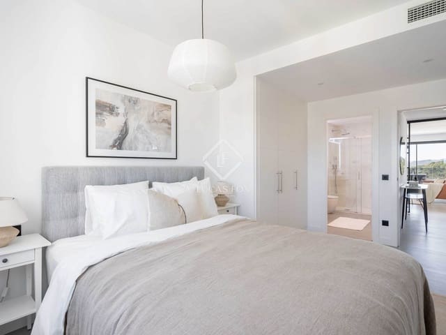 2 Zimmer Apartment zu verkaufen in Estepona mit Pool Garage - 650.000 € (Ref: 9131153)