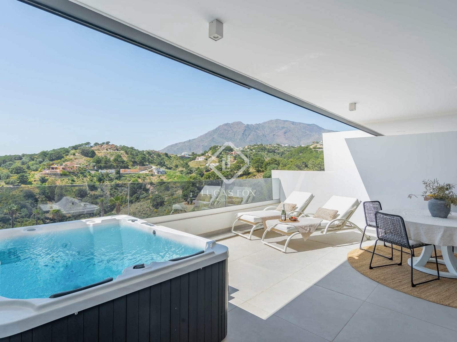 2 Zimmer Apartment zu verkaufen in Estepona mit Pool Garage - 650.000 € (Ref: 9131153)