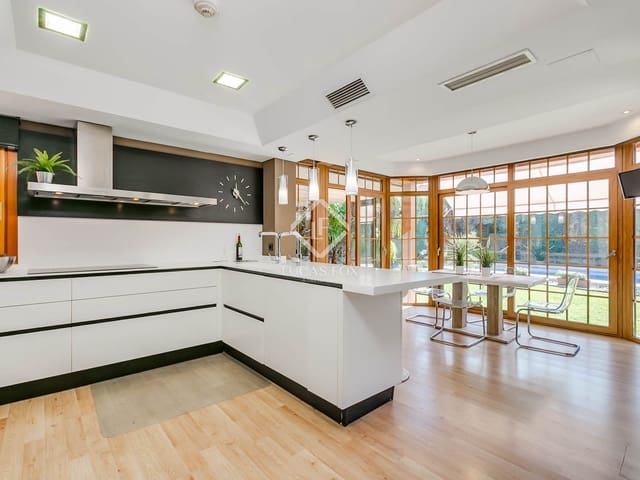 5 bedroom Villa for sale in Las Rozas de Madrid with pool garage - € 1,699,000 (Ref: 9133356)