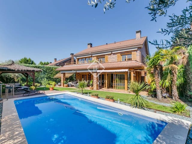 5 bedroom Villa for sale in Las Rozas de Madrid with pool garage - € 1,699,000 (Ref: 9133356)
