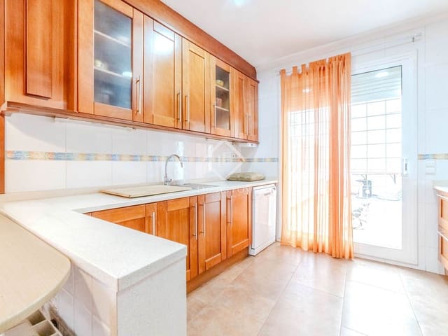 5 bedroom Villa for sale in Sant Pere de Ribes with garage - € 575,000 (Ref: 9136158)