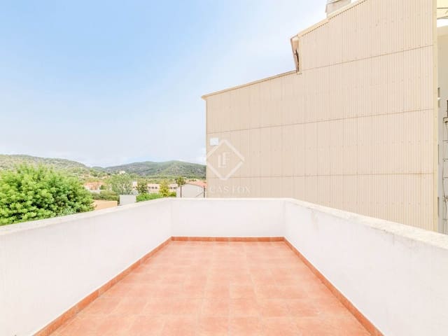 5 bedroom Villa for sale in Sant Pere de Ribes with garage - € 575,000 (Ref: 9136158)