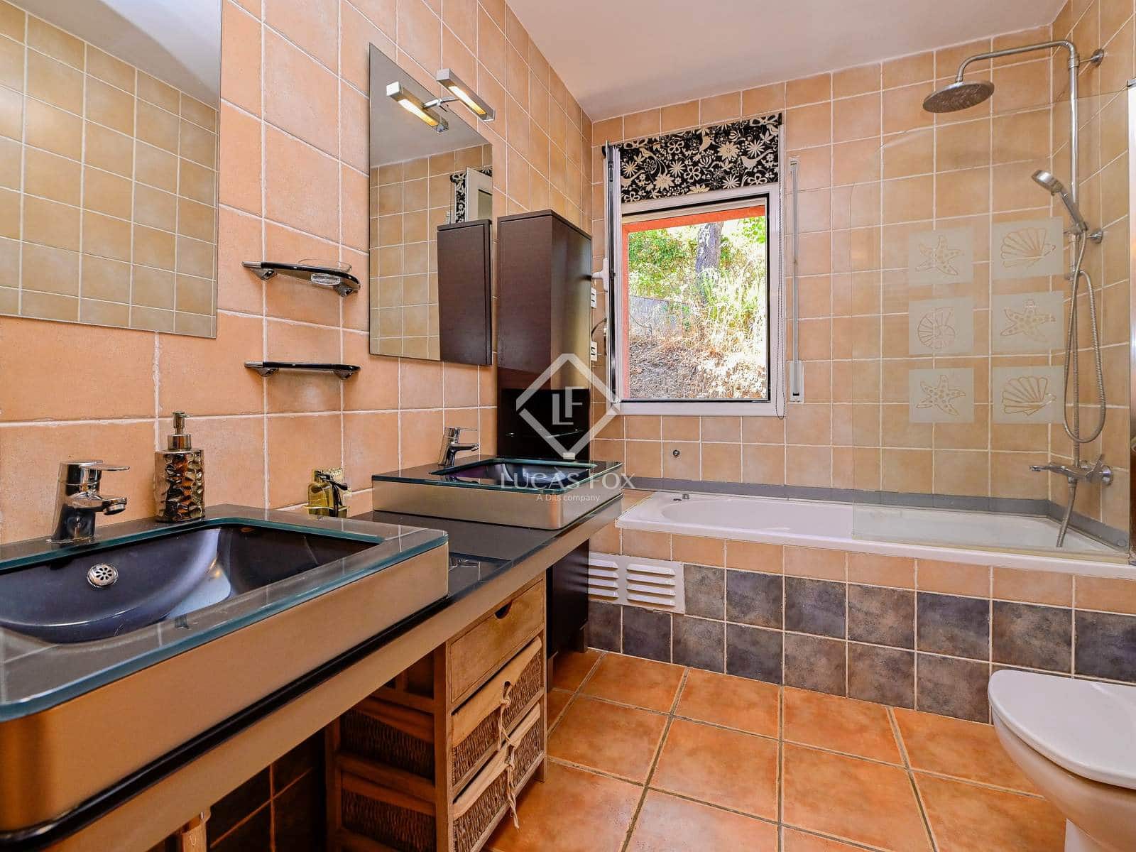 4 soveværelse Villa til salg i Santa Cristina d'Aro med garage - € 399.000 (Ref: 9136159)