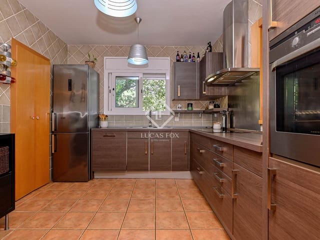 4 makuuhuone Huvila myytävänä paikassa Santa Cristina d'Aro mukana 
autotalli - 399 000 € (Ref: 9136159)