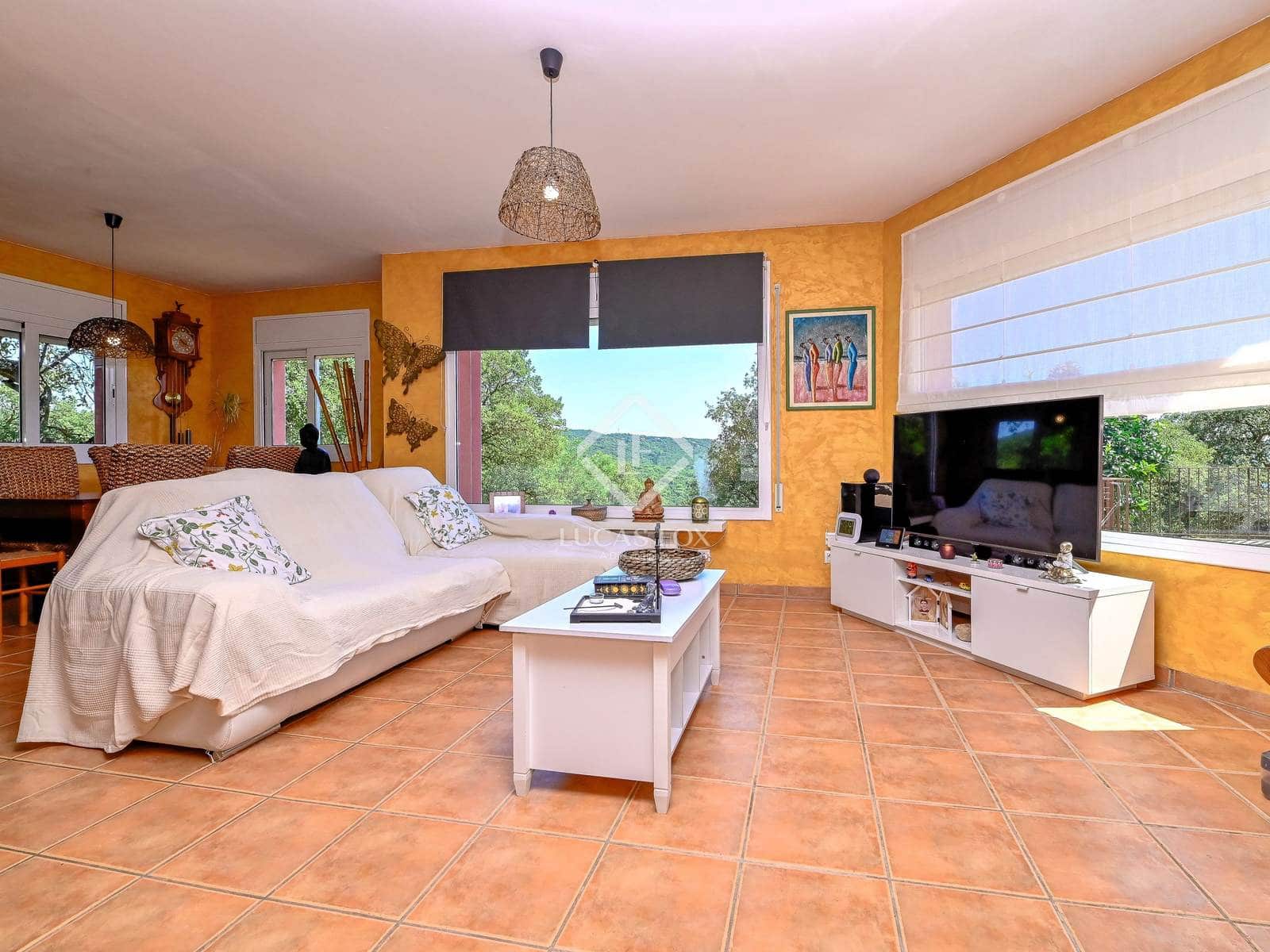 4 soveværelse Villa til salg i Santa Cristina d'Aro med garage - € 399.000 (Ref: 9136159)