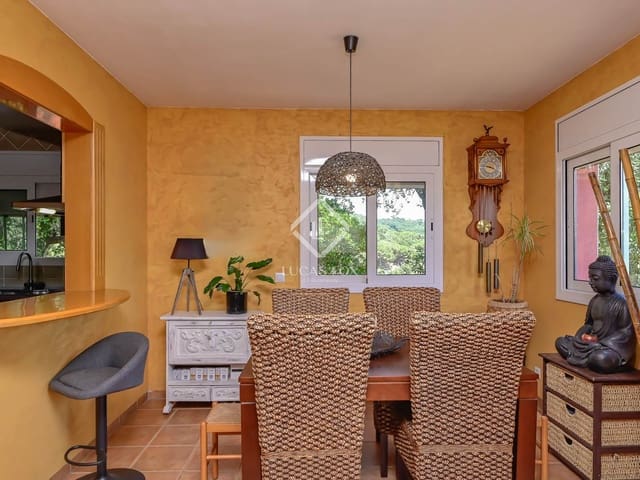 4 makuuhuone Huvila myytävänä paikassa Santa Cristina d'Aro mukana 
autotalli - 399 000 € (Ref: 9136159)