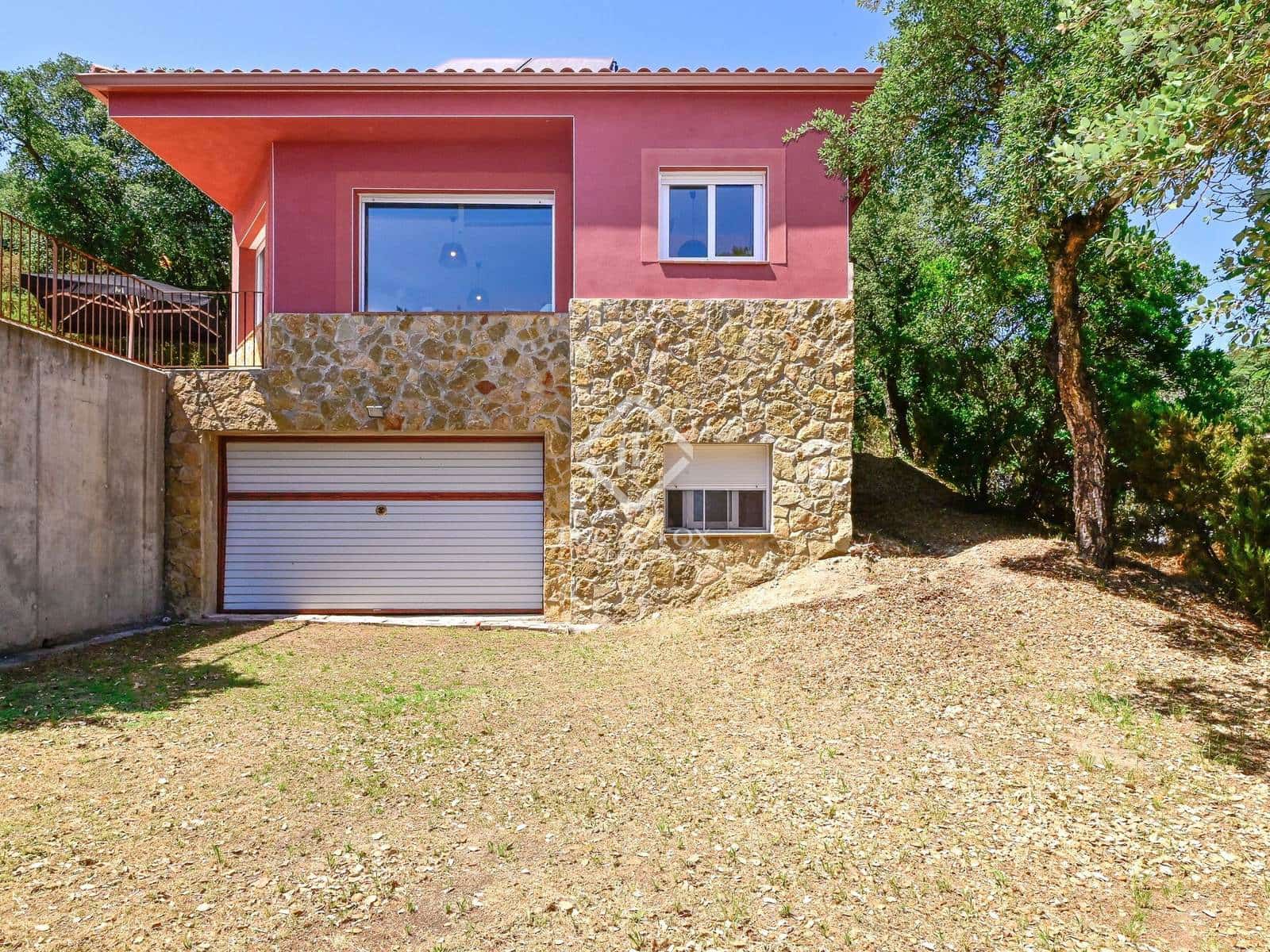 4 soveværelse Villa til salg i Santa Cristina d'Aro med garage - € 399.000 (Ref: 9136159)