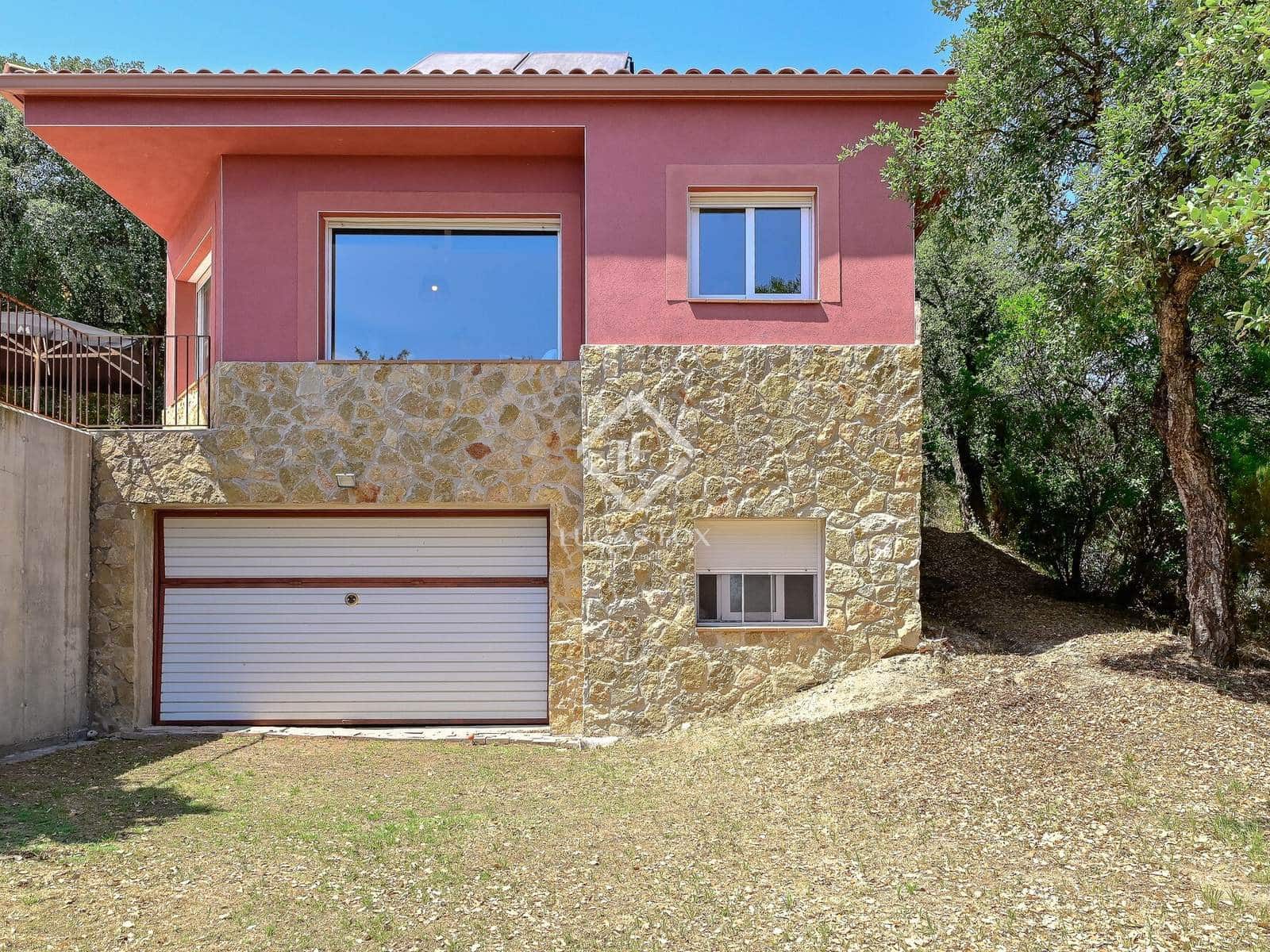 4 soveværelse Villa til salg i Santa Cristina d'Aro med garage - € 399.000 (Ref: 9136159)