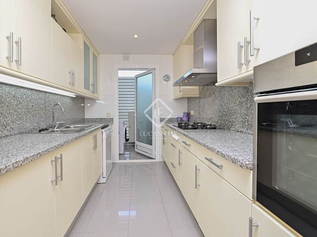 3 soveværelse Lejlighed til salg i Platja d'Aro, Castell-Platja d'Aro med swimmingpool garage - € 595.000 (Ref: 9136160)