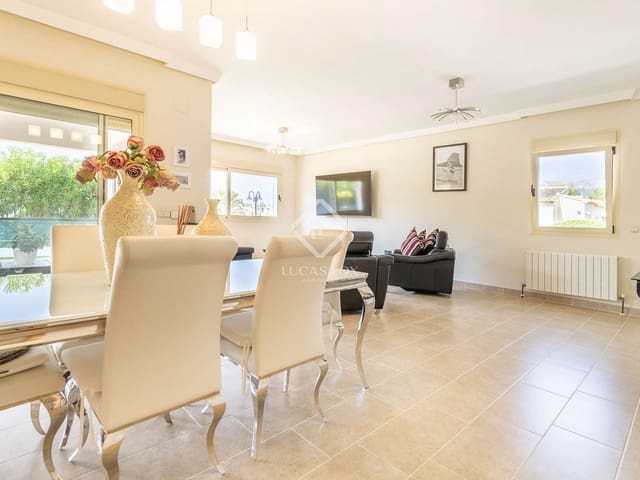 4 bedroom Villa for sale in Calpe / Calp with pool garage - € 899,500 (Ref: 9136384)