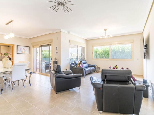 4 bedroom Villa for sale in Calpe / Calp with pool garage - € 899,500 (Ref: 9136384)