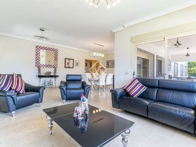 4 bedroom Villa for sale in Calpe / Calp with pool garage - € 899,500 (Ref: 9136384)