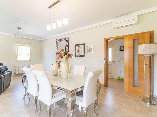 4 bedroom Villa for sale in Calpe / Calp with pool garage - € 899,500 (Ref: 9136384)