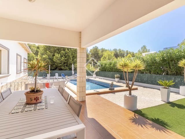 4 bedroom Villa for sale in Calpe / Calp with pool garage - € 899,500 (Ref: 9136384)